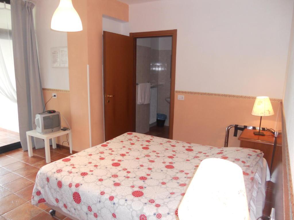 Hotel Madonna Della Neve Pettenasco Zimmer foto